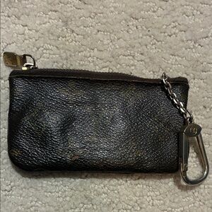 Louis Vuitton Textured Black Key Pouch👝louis9